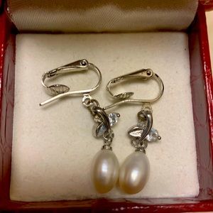 4/$10 😱 Clip on dangling earring pearl and crystal